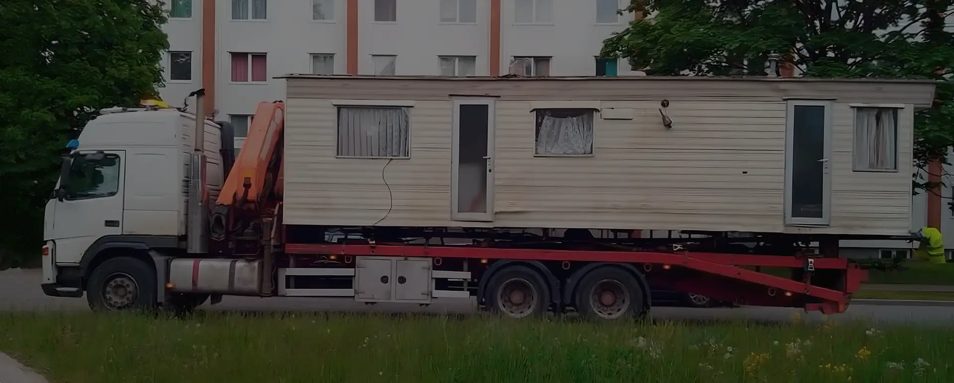 Получить онлайн цены на доставку низким тралом дом вагона в селе Верхние Киги (Приволжский округ - Республика Башкортостан - Башкирия) на сайте самостоятельно